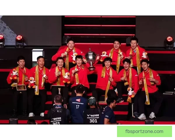 中国队3-1战胜法国队荣膺汤姆斯杯冠军 全队围圈庆祝跳舞尽显无敌风采